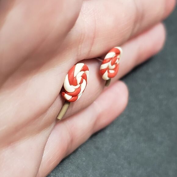 Red and white polymer clay sucker earrings - Picture 5 of 5
